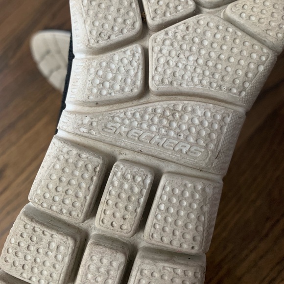 Good Condition Skechers Air Cooled Memory Foam Black Slip Ons Women’s Size 6 - Picture 8 of 15